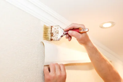 Pose de papier peint à Écaquelon — revêtements muraux et toiles de verre